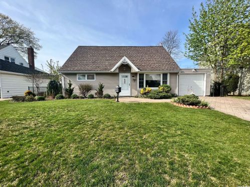 4016 Jean Ave, Bethpage NY  11714-4521 exterior