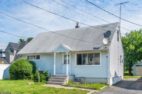 17 Ryle Ave, West Paterson, NJ 07424-1608