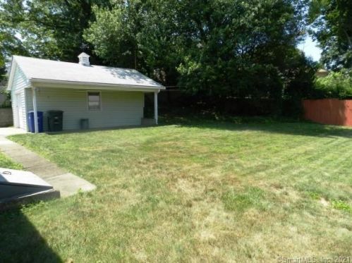 233 Holland Rd, Bridgeport, CT 06610-1006