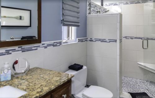 3845 Bayside Ln, San Diego CA 92109-7231 exterior