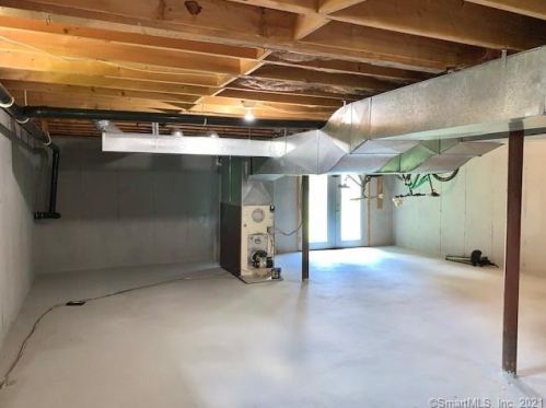 8 Cypress Rd, Uncasville CT  06382-1420 exterior