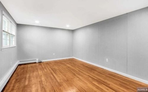 491 James St, N Milford NJ  07646-1023 exterior