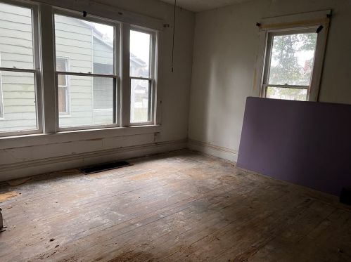 717 Carlisle St, New Castle, PA 16101-2307