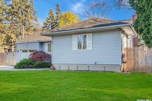 516 Greene Ave, North Lindenhurst NY  11757-3449 exterior