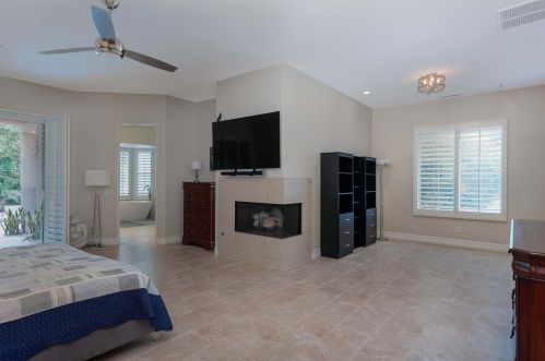 8 King Edward Ct, Rancho Mirage CA  92270-1621 exterior