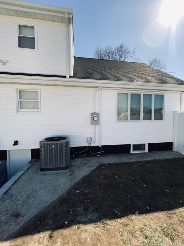 135 Westchester Ave, Babylon NY  11704-2827 exterior