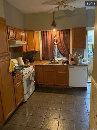 173 Pelham Rd, New Rochelle, NY 10805-3212