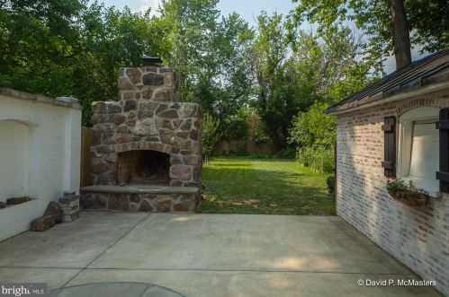 528 Liberty St, Charles Town WV  25414-1830 exterior