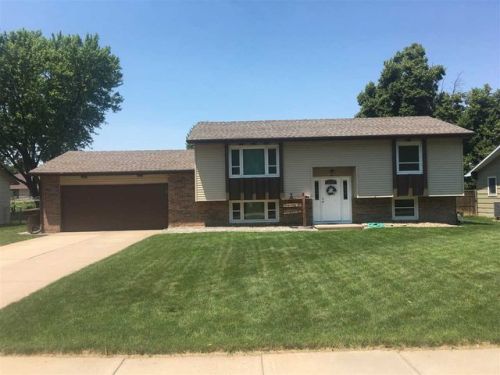 2 Regency Pl, Kearney, NE 68847-2567