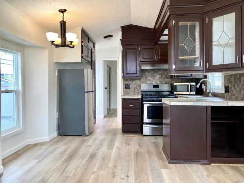 110 El Crystal Dr, Santa Rosa CA  95409-7909 exterior