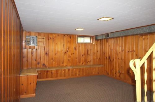 3 Dean Dr, Wallingford CT  06492-3215 exterior