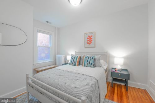 23 7 St, Washington DC 20003-4419 exterior