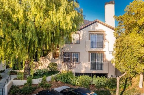 24121 Del Monte Dr, Santa Clarita, CA 91355-3824