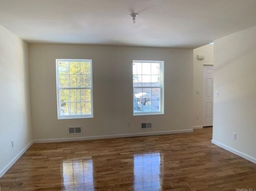 34 Picadilly Cir, Rock Hill NY  12775-6406 exterior