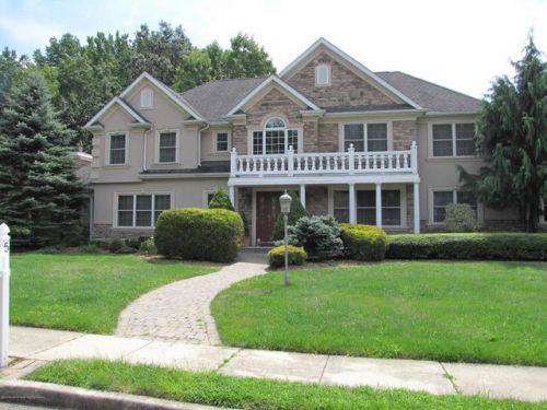 5 Winnipeg Ct, Morganville, NJ 07751-1623