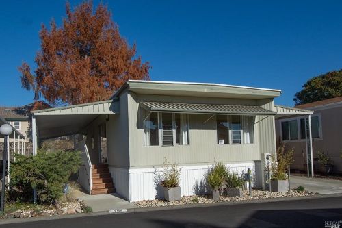 194 Bluejay Dr, Santa Rosa, CA 95409-4169
