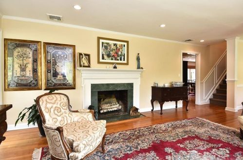 106 Woodbrook Dr, Stamford, CT 06907-1033