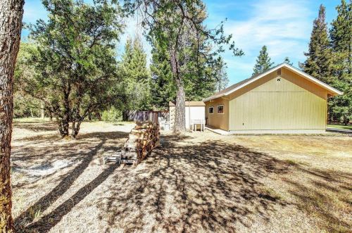 13267 Squirrel Creek Rd, Grass Valley CA 95945-4551 exterior
