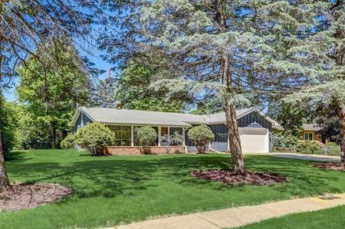 7420 Eaton Ln, Greendale, WI 53129-1604