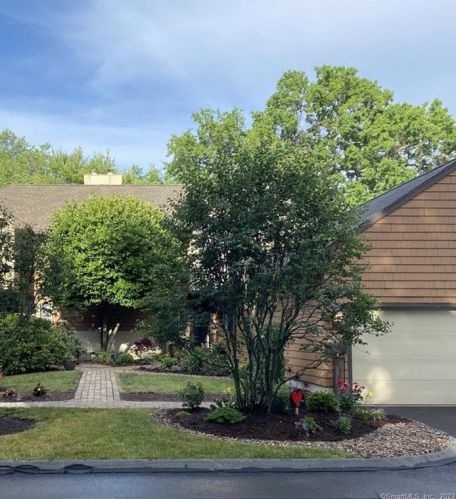 55 Bathcrescent Ln, Bloomfield, CT 06002-2156