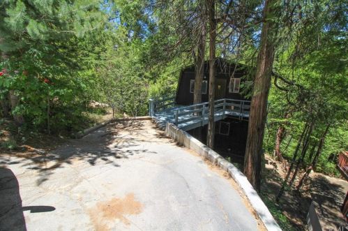 26486 Forest Ln, Twin Peaks, CA 92391-0420