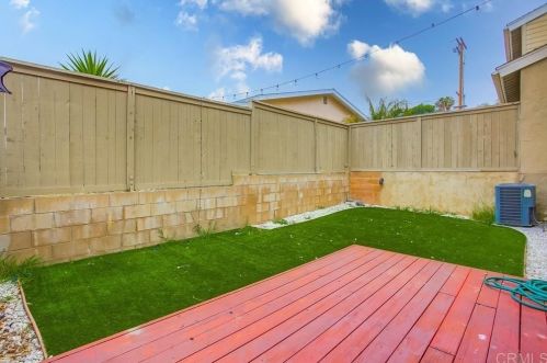 366 Flower Ln, Vista, CA 92083-5575
