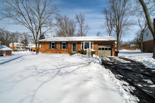 8276 Asbury Hills Dr, Cincinnati, OH 45255-4554