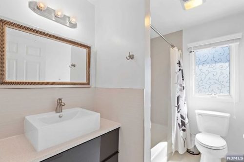 72 Knox Ave, Cliffside Park NJ 07010-2512 exterior