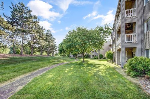 1215 Ferndale St, Saint Paul MN 55119-7108 exterior