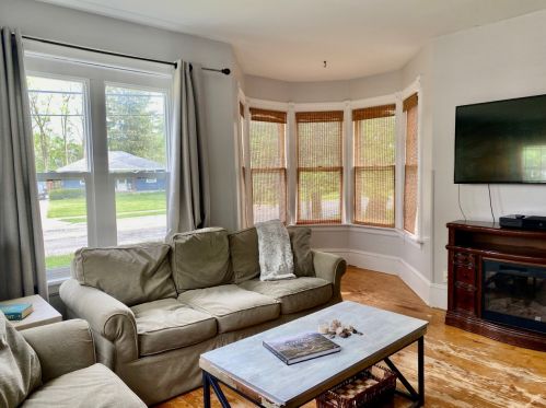 230 Concord Rd, Oconomowoc, WI 53066-3503