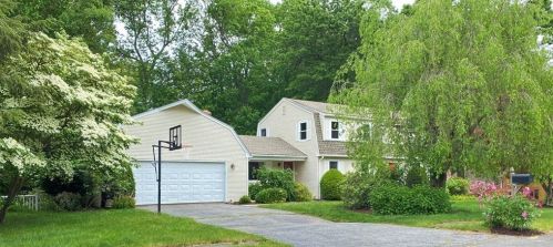 40 Pineridge Dr, Montgomery, MA 01085-4547