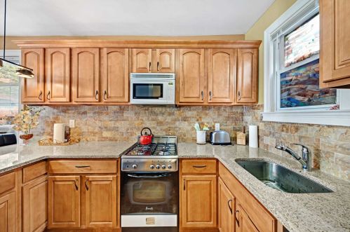 88-23 178th St, Jamaica, NY 11432-4640