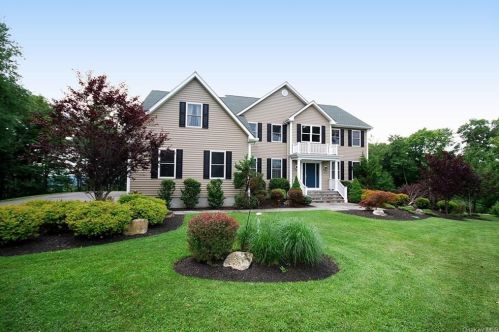 371 Austin Rd, Mahopac, NY 10541-2703