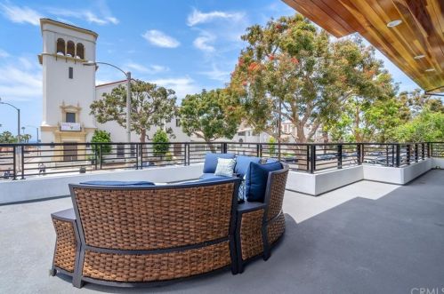 242 Broadway, Redondo Beach CA  90277-3332 exterior