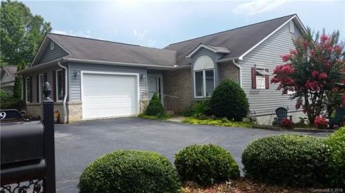 17 Driver Ct, Hendersonville, NC 28739-8703
