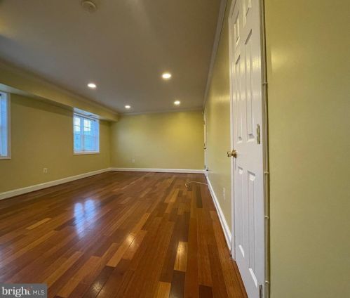 3868 9th St, Washington, DC 20032-4030