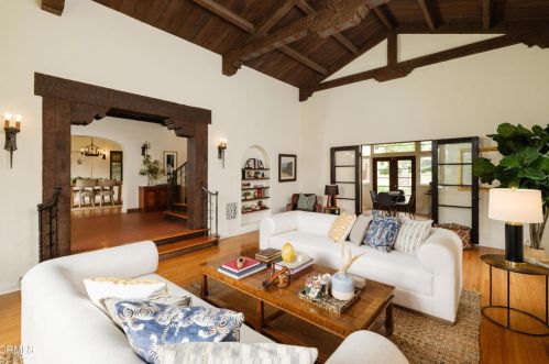 1765 Homewood Dr, Altadena CA  91001-2750 exterior