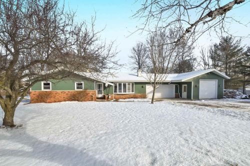 1457 Mailand Dr, Manitowoc WI  54220-9438 exterior
