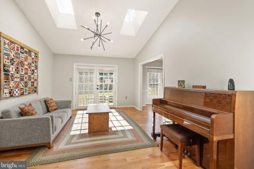 816 Anne St, Leesburg VA  20175-3426 exterior