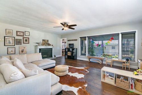301 Horne St, Oceanside, CA 92054-3220