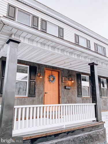 23 2nd St, West Cressona, PA 17929-1340