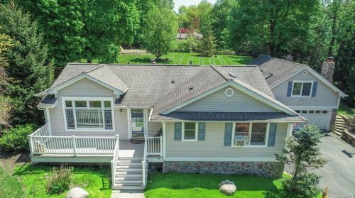 5 Heights Rd, Airmont, NY 10901-4200