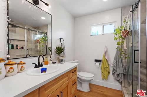 327 Madison Way, Glendale CA  91205-3325 exterior