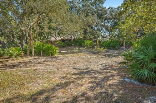 211 Bayshore Dr, Saint George Island FL  32328-3365 exterior