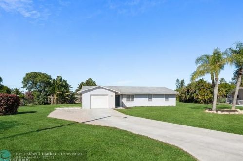 131 Swan Pkwy, West Palm Beach, FL 33411-2923