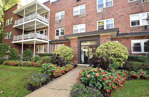 20 Hill Park Ave, Great Neck NY  11021-3755 exterior