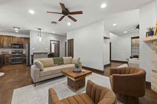 302 Deepwood Dr, Georgetown TX 78628-8305 exterior