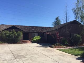 12498 Sumner Dr, Saratoga, CA 95070-3835