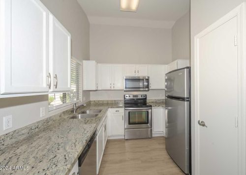 6620 Whispering Wind Dr, Glendale AZ  85310-3465 exterior