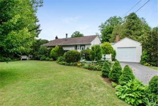 10 Gilbert Ave, Smithtown, NY 11787-5308